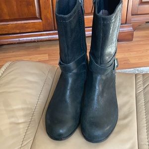 UGG mid ankle side zipped leather & waffle print